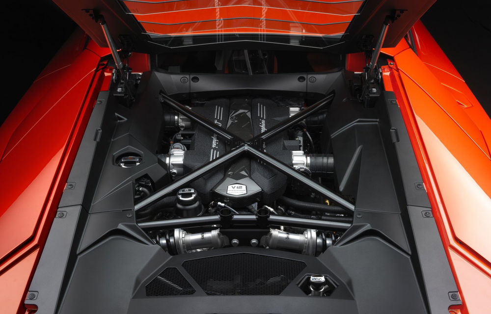 Lamborghini Aventador se &quot;înverzeşte&quot;: Start-Stop şi dezactivarea cilindrilor - Poza 2