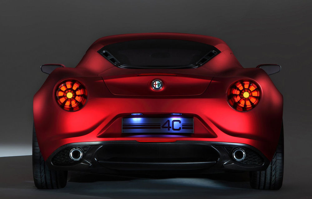 Alfa Romeo anunță lansarea lui 4C Competizione cu un teaser oficial - Poza 2
