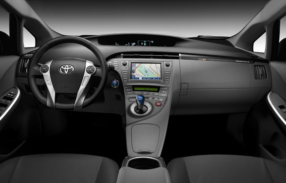 Prinţul Albert de Monaco este primul client european al noului Toyota Prius plug-in - Poza 2