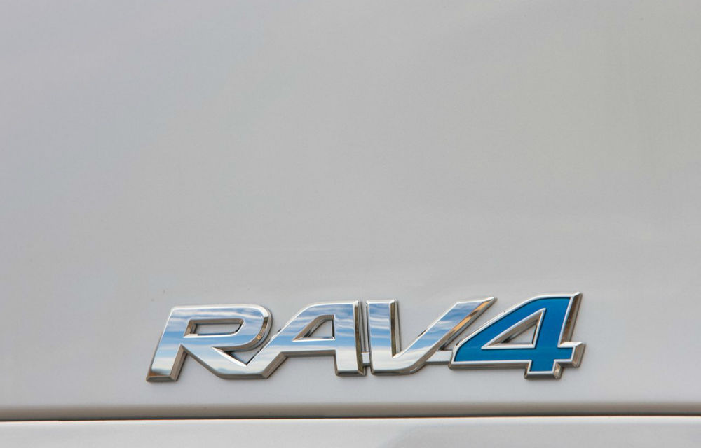 Toyota RAV4 electric, de la model revoluţionar la fiasco: toate unităţile sunt rechemate în service din cauza Tesla - Poza 2