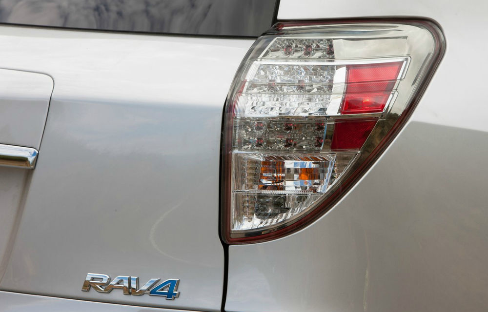 Toyota RAV4 electric, de la model revoluţionar la fiasco: toate unităţile sunt rechemate în service din cauza Tesla - Poza 2