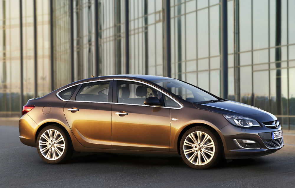 Opel Astra Sedan debutează la Moscova alături de noul motor 1.6 Turbo - Poza 2