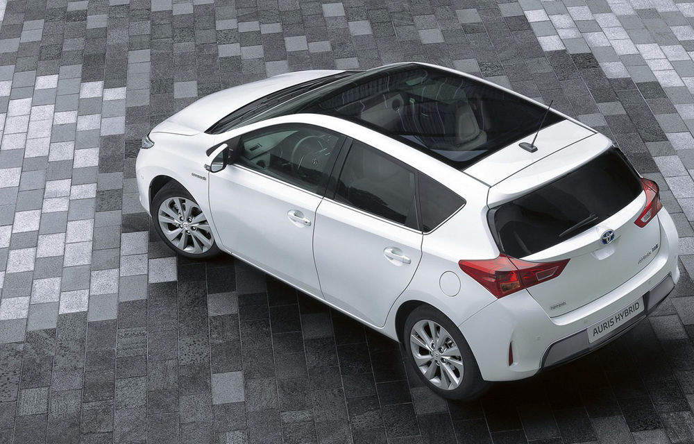 Toyota Auris 2 - primele imagini şi informaţii oficiale - Poza 2