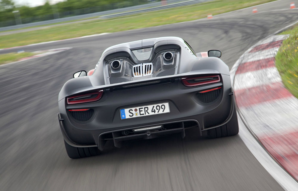 Porsche: &quot;Ne gândim la un supercar cu motor central&quot; - Poza 2