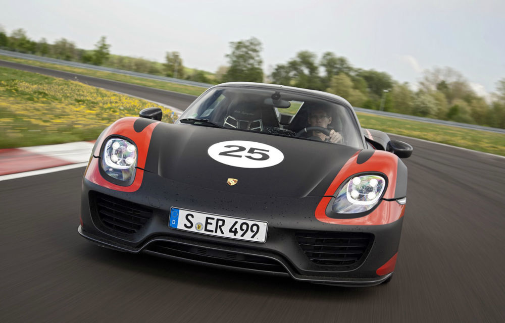 Porsche: &quot;Ne gândim la un supercar cu motor central&quot; - Poza 2