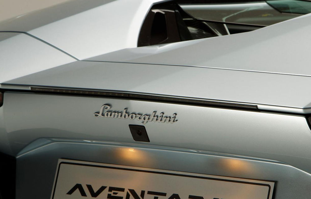 Lamborghini Aventador LP700-4 Roadster - primele imagini şi informaţii ale decapotabilei - Poza 2