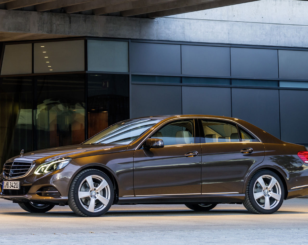 Е класс история. Mercedes-Benz e250 BLUETEC 4matic. Mercedes-Benz e-класс, 2013. Mercedes-Benz e 350 BLUETEC 4matic. Mercedes-Benz е 220 BLUETEC.