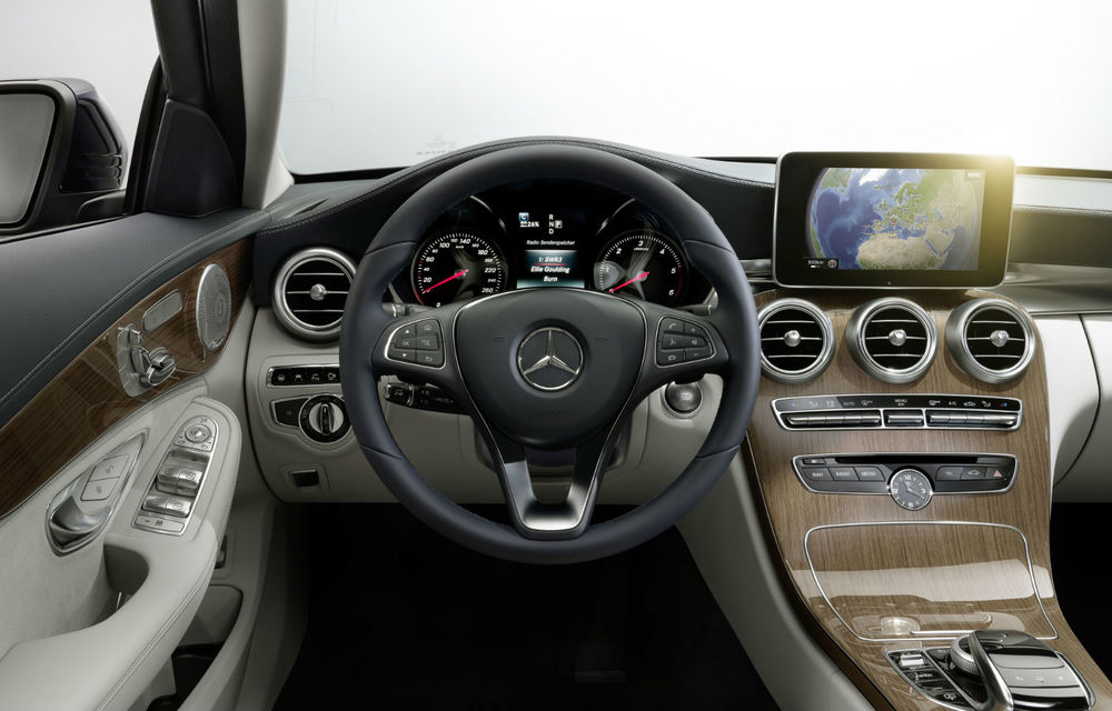 Constructorii se adaptează: viitoarea generaţie Mercedes Clasa C va fi mai uşoară, va consuma mai puţin şi va emite mai puţine noxe - Poza 2