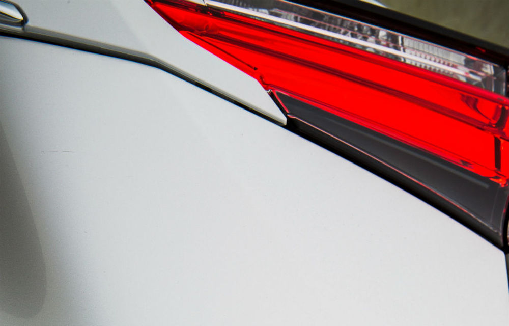 Noul SUV compact Lexus NX nu mizează pe diesel în Europa, dar propune în schimb un sistem hibrid de vârf - Poza 2