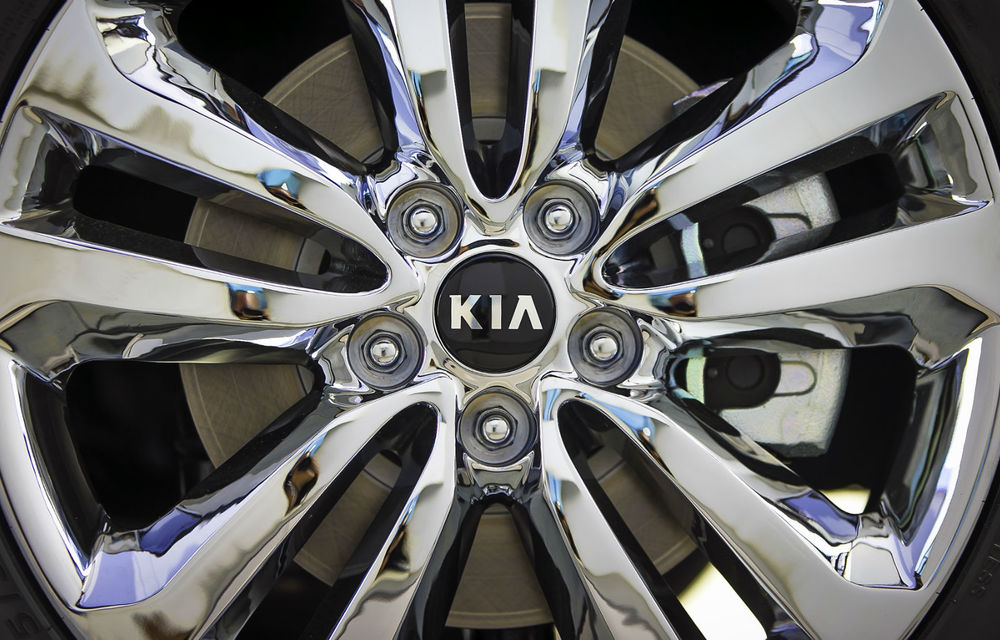 Kia Sedona - primele imagini ale modelului care va înlocui Carnival în Europa - Poza 2