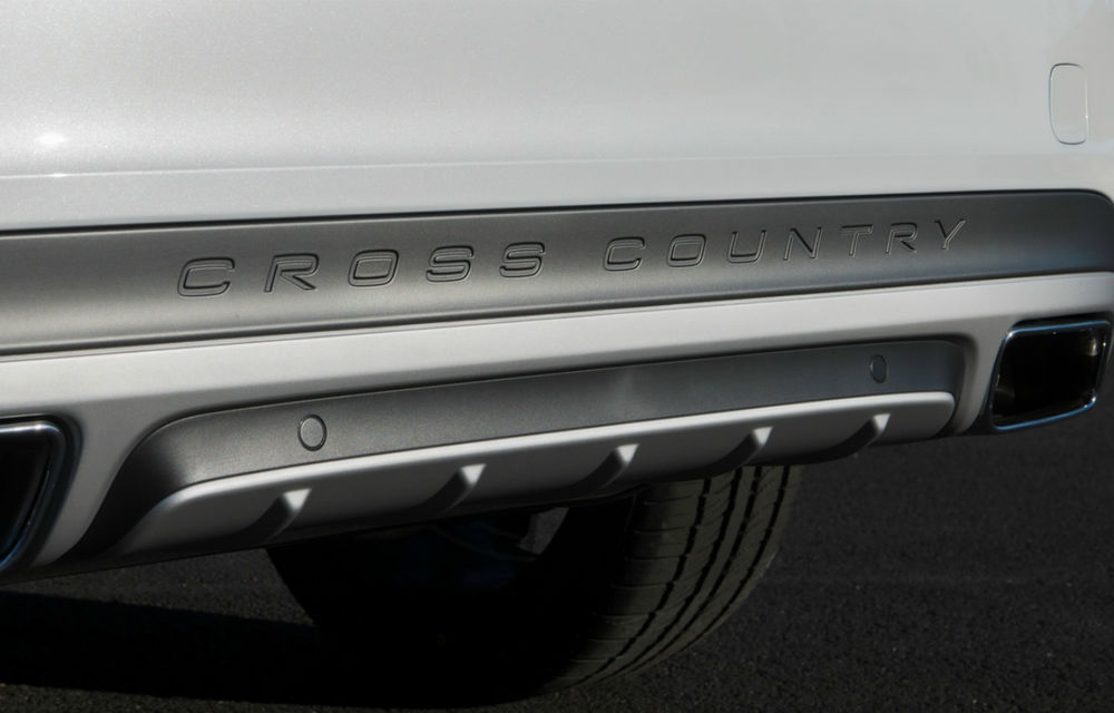 Volvo S60 Cross Country, primul model al unei noi nişe: sedan crossover premium - Poza 2