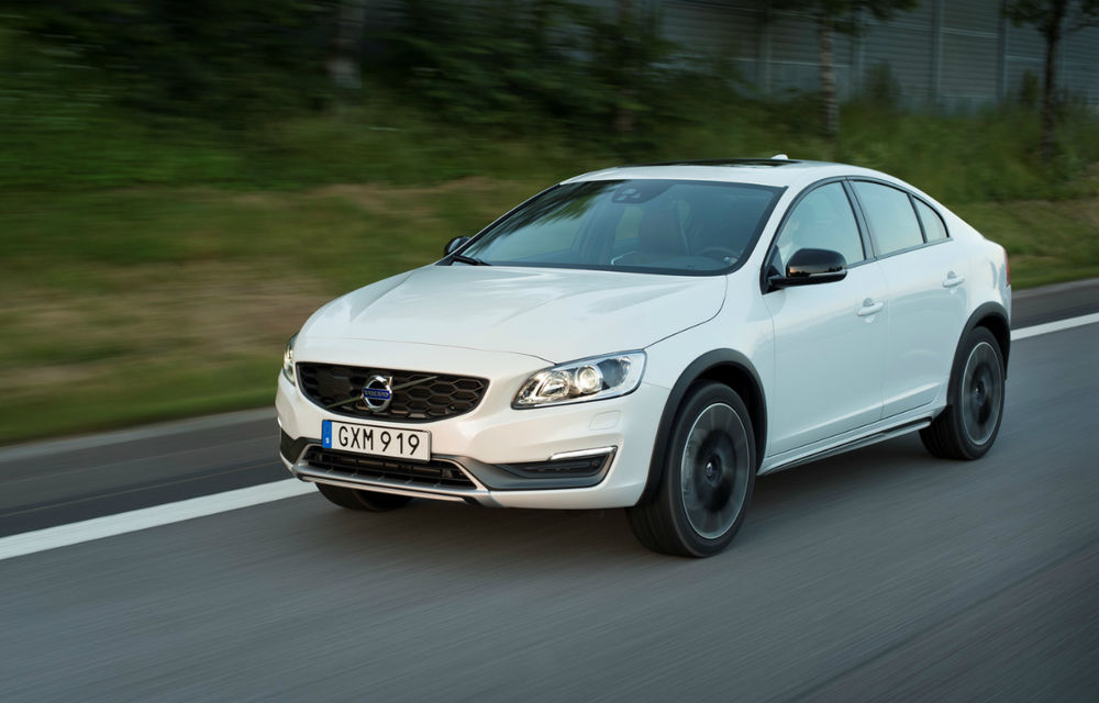 Nu orice crossover devine un succes: Volvo S60 Cross Country a devenit oaia neagră a suedezilor - Poza 2