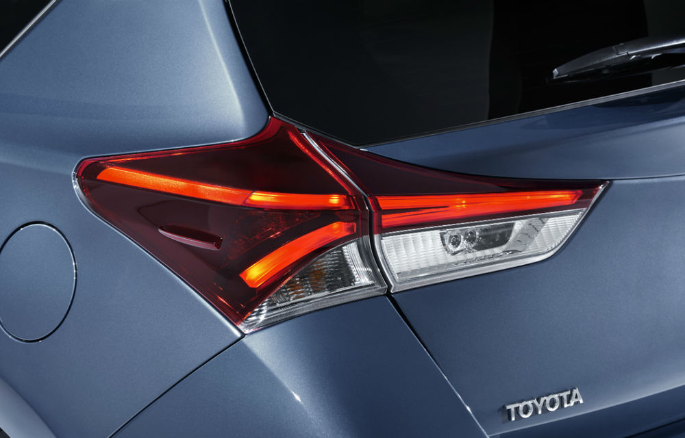 Toyota Auris primeşte odată cu noul facelift şi două motoare noi: 1.2 Turbo de 116 CP şi 1.6 diesel de 112 CP - Poza 2