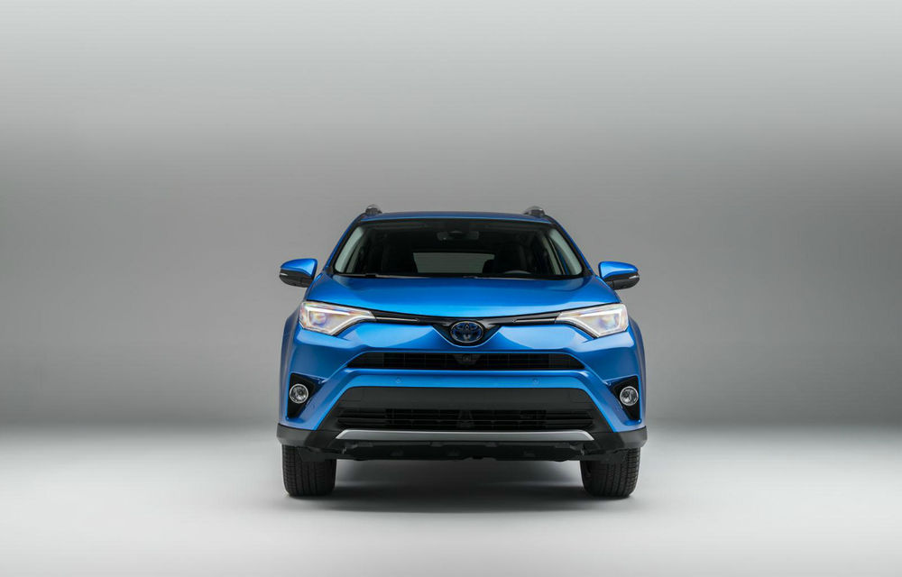 Toyota RAV4 facelift lansat oficial alături de versiunea sa hibridă - Poza 2