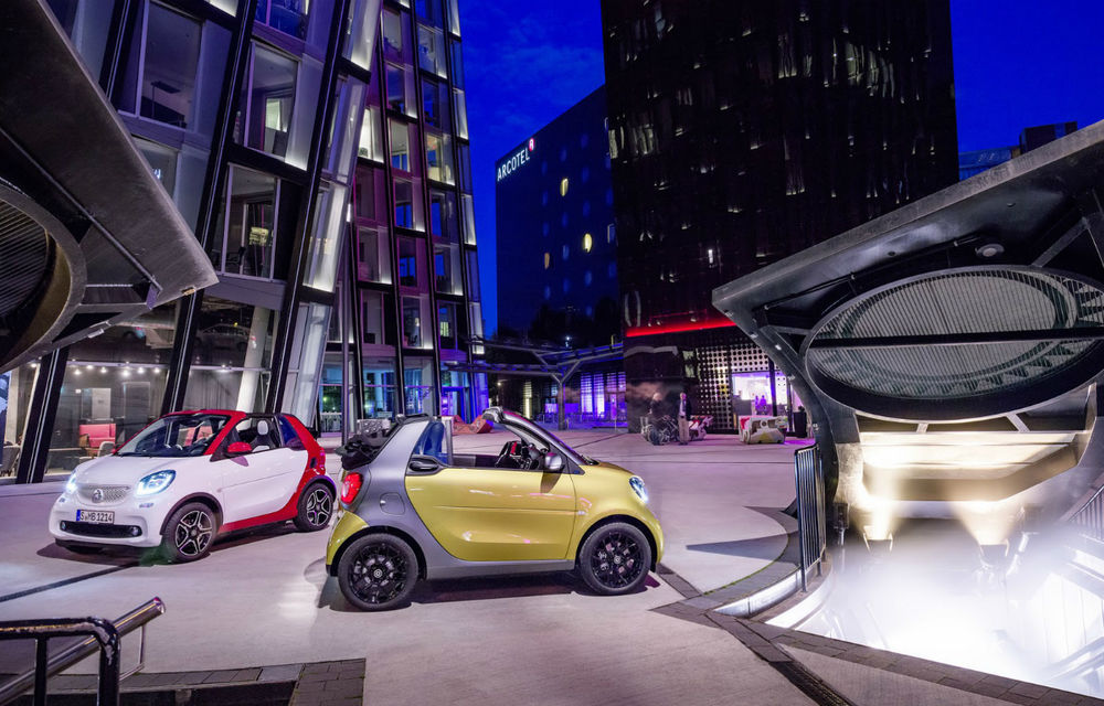 Smart Fortwo Cabrio: decapotabila vine cu un acoperiș din pânză, disponibil în trei culori - Poza 2