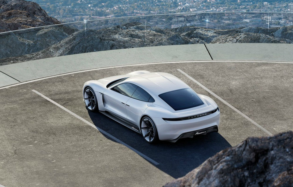 Tesla Model S are motive de îngrijorare: Porsche Mission E, primul model electric al mărcii, vine în 2019 şi este deja testat pe străzi - Poza 2
