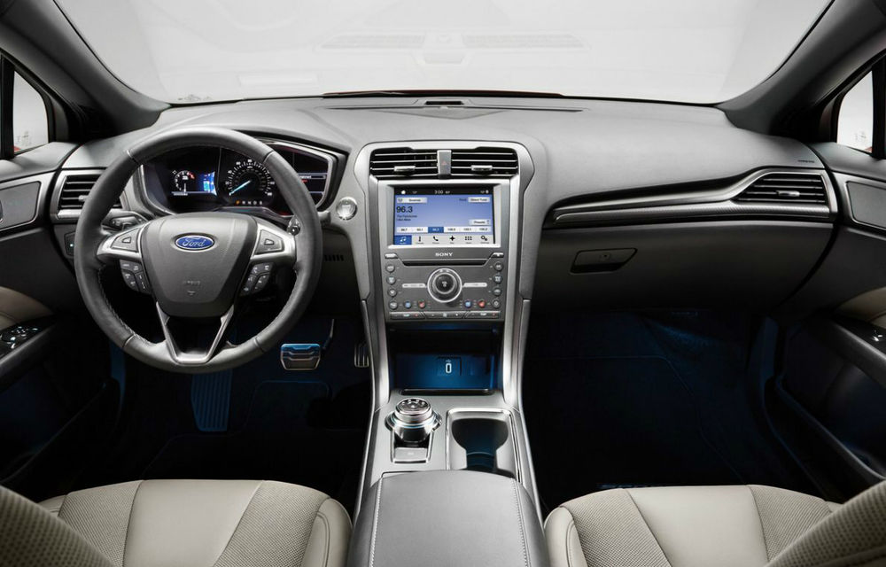 Faceliftul lui Ford Mondeo este dezvăluit deja de versiunea sa americană. Un nou motor pe benzină și interior de Jaguar - Poza 2