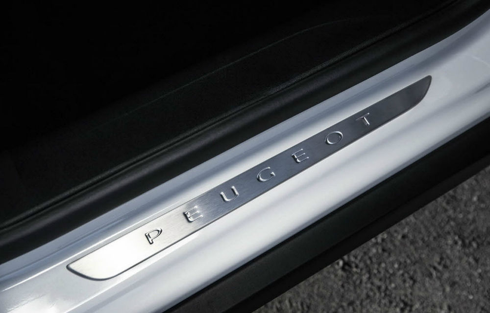 Facelift discret pentru Peugeot 2008: o nouă grilă şi echipare GT Line - Poza 2