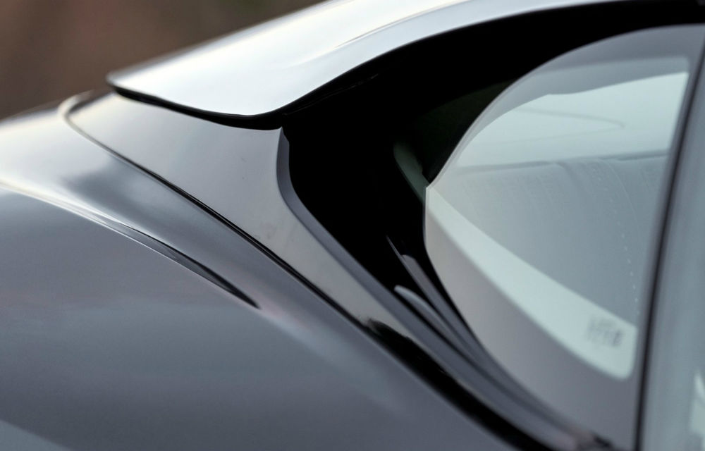 UPDATE FOTO, INFO: God Save the Queen! Noul Aston Martin DB11 readuce marca britanică în zona sportivelor senzuale - Poza 2