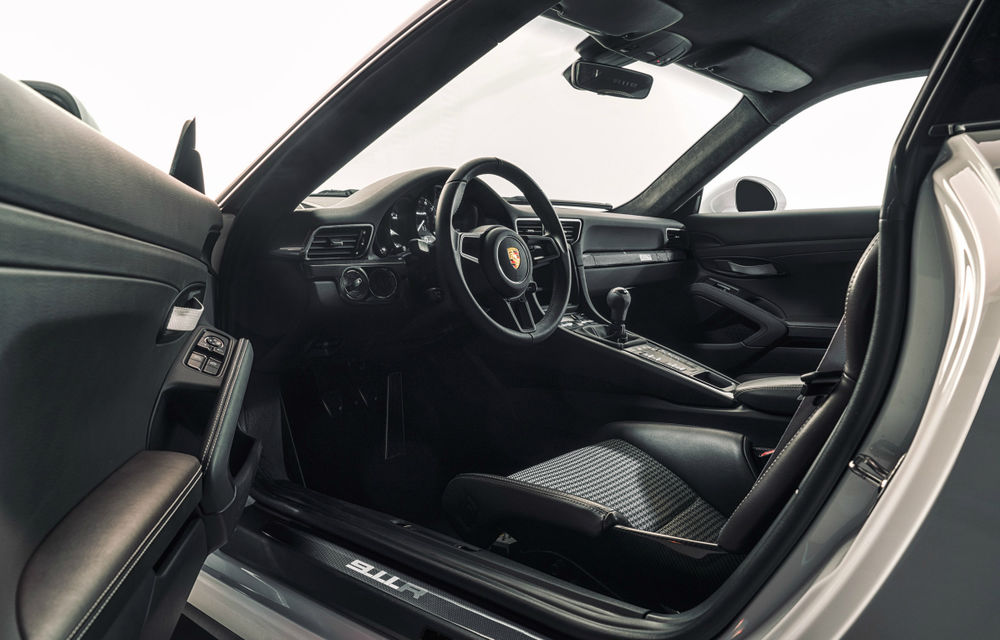 Porsche 911R este o mașină de colecție încă din showroom: oferte de 1.2 milioane de euro pe o mașină care costă oficial 200.000 de euro - Poza 2