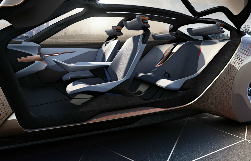 Versiunea de serie a conceptului BMW iNext va avea o autonomie de 700 de kilometri: modelul ajunge pe piață în 2021 - Poza 2