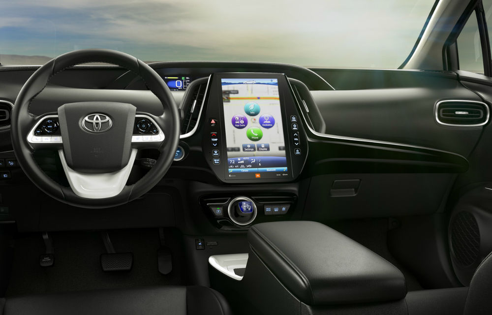 L-a tras curentul: noul Toyota Prius poate fi acum încărcat și la priză - Poza 2