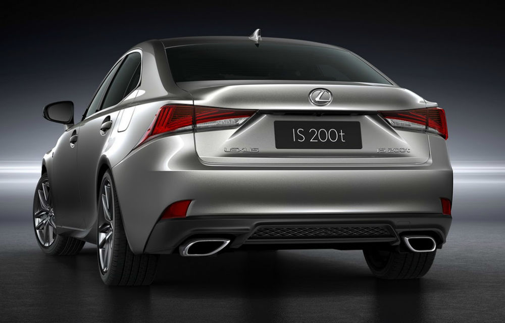 Mica retuşare: Lexus IS primeşte un facelift minor la Beijing - Poza 2