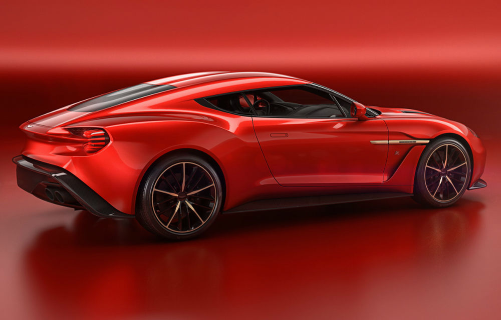 Englezoaica senzuală: Aston Martin Vanquish Zagato Concept are 600 de cai și caroserie din fibră de carbon desenată de italieni - Poza 2