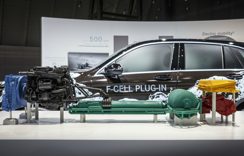 Mercedes GLC F-Cell: primul hibrid din lume alimentat cu hidrogen care are și baterie cu încărcare la priză - Poza 2
