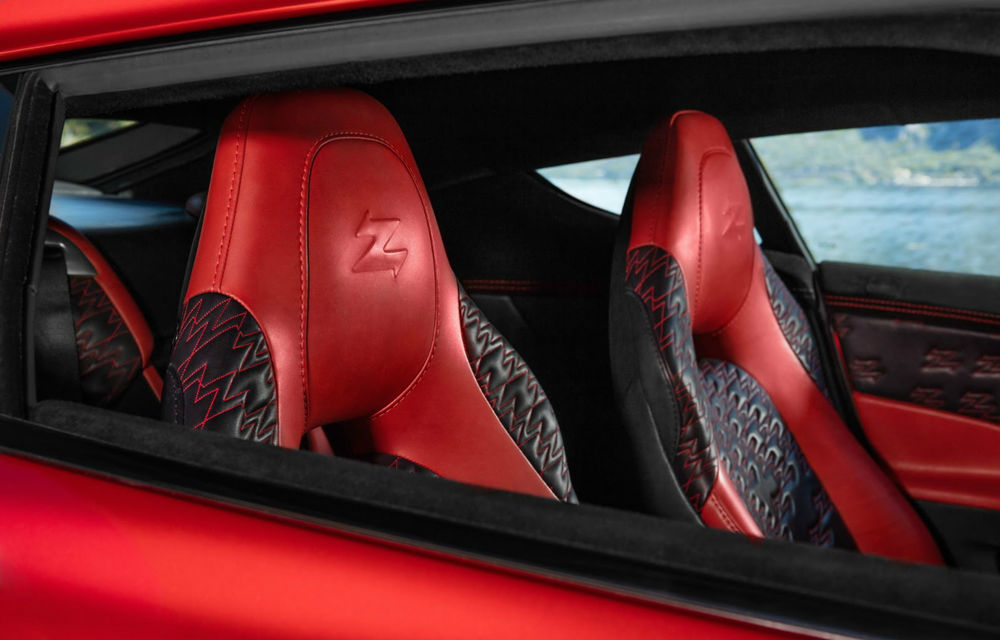 Aston Martin Vanquish Zagato Coupe: unul dintre cele 99 de exemplare produse a fost scos la vânzare pentru 749.000 de euro - Poza 2