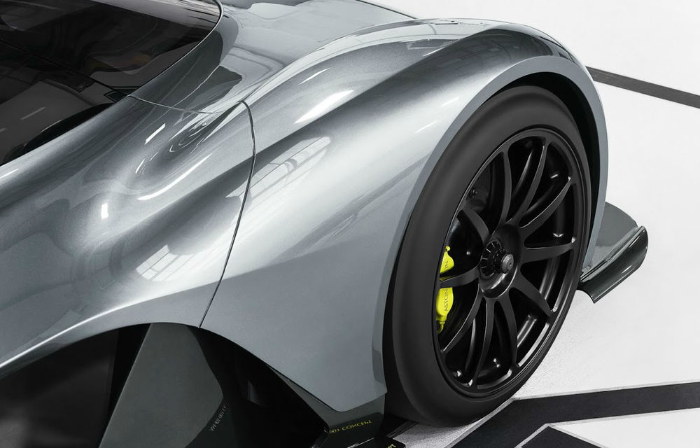 Aston Martin AM-RB 001 este aici: hypercarul dezvoltat cu Red Bull în 150 de unităţi are motor V12 şi raport putere/masă 1:1 - Poza 2