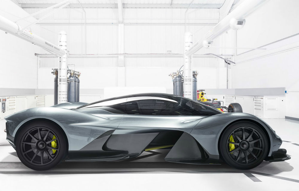 Nu trebuie să te cheme Ferrari ca să vinzi mașini ca pâinea caldă: Aston Martin a primit deja 450 de comenzi pentru supercarul său de 1000 CP - Poza 2