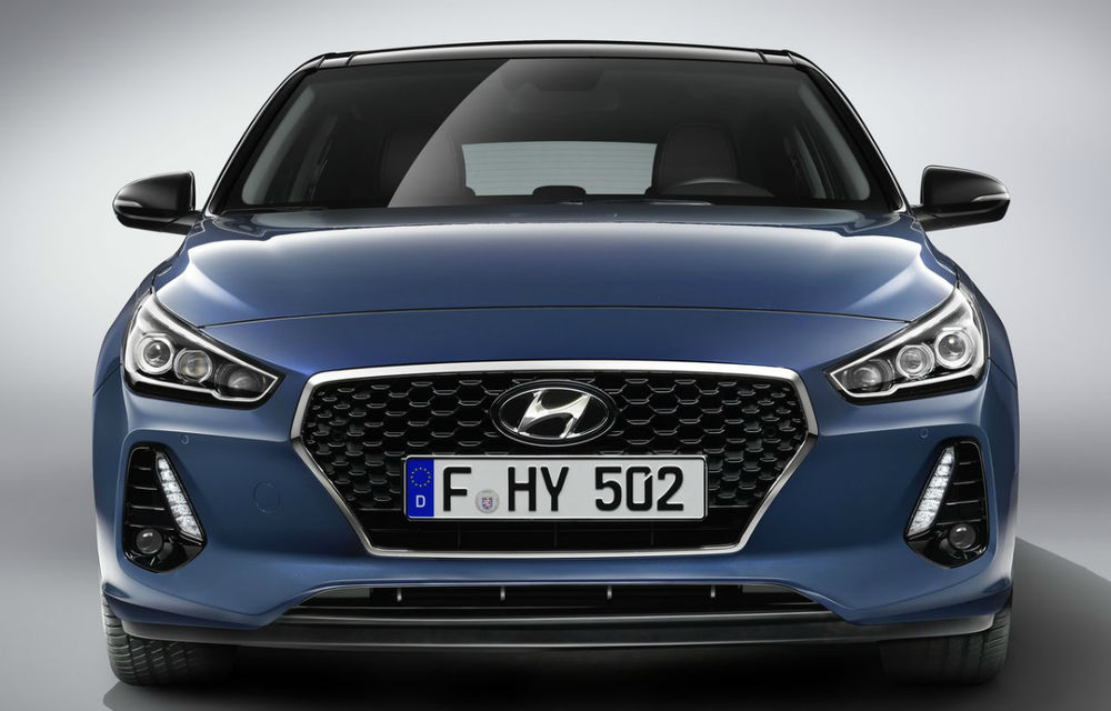 Hyundai i30 ajunge la a treia generație: primele imagini-teaser dezvăluie o mașină evoluată - Poza 2