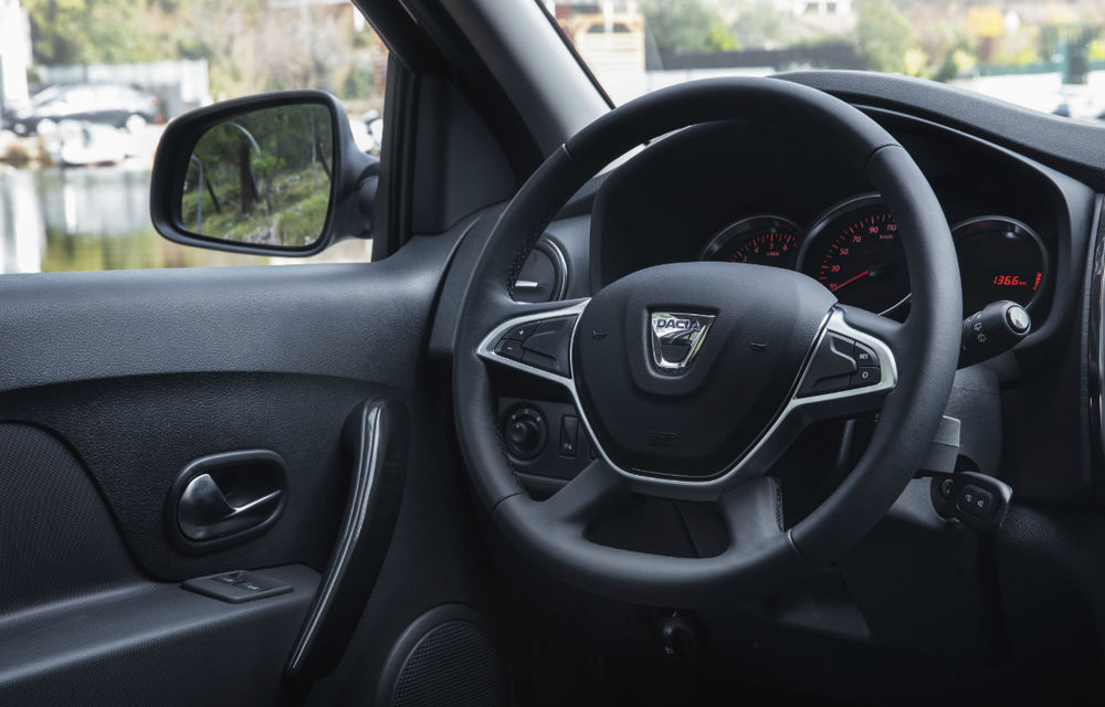 Informații noi despre Logan și Sandero facelift: semnalizatoare și geam șofer cu impuls, volan Soft Cover, interior Bej Alpaca opțional - Poza 5