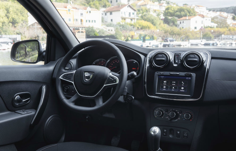 Informații noi despre Logan și Sandero facelift: semnalizatoare și geam șofer cu impuls, volan Soft Cover, interior Bej Alpaca opțional - Poza 5