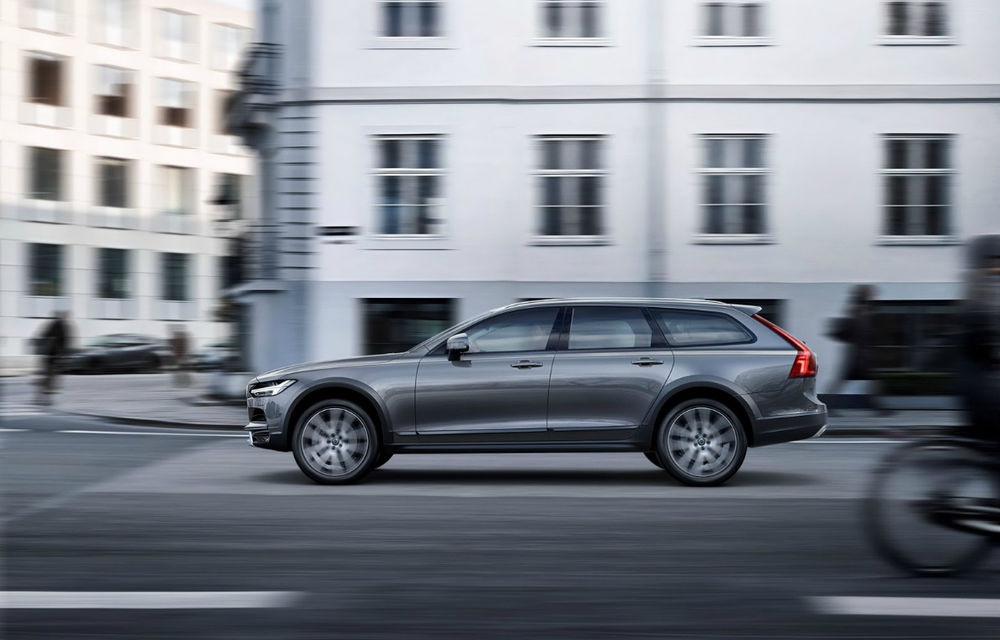 Aproape SUV: Volvo V90 Cross Country vrea o felie din piața familiștilor cu spirit de aventură - Poza 2