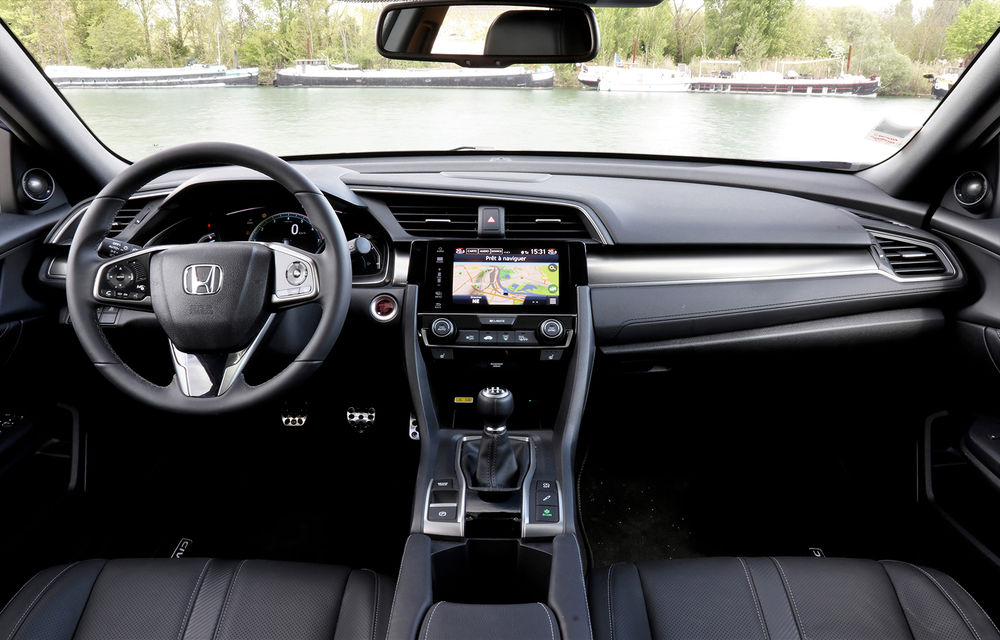 A zecea generație Honda Civic este disponibilă și în România: hatchback-ul pleacă de la 18.500 de euro, iar sedanul de la 20.800 de euro - Poza 2