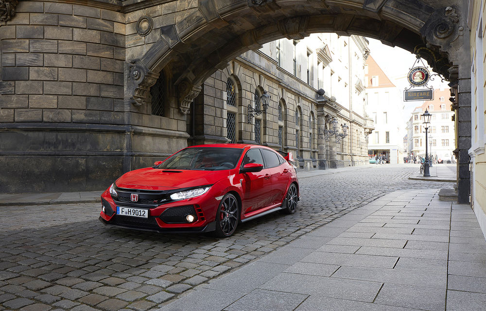 A zecea generație Honda Civic este disponibilă și în România: hatchback-ul pleacă de la 18.500 de euro, iar sedanul de la 20.800 de euro - Poza 2