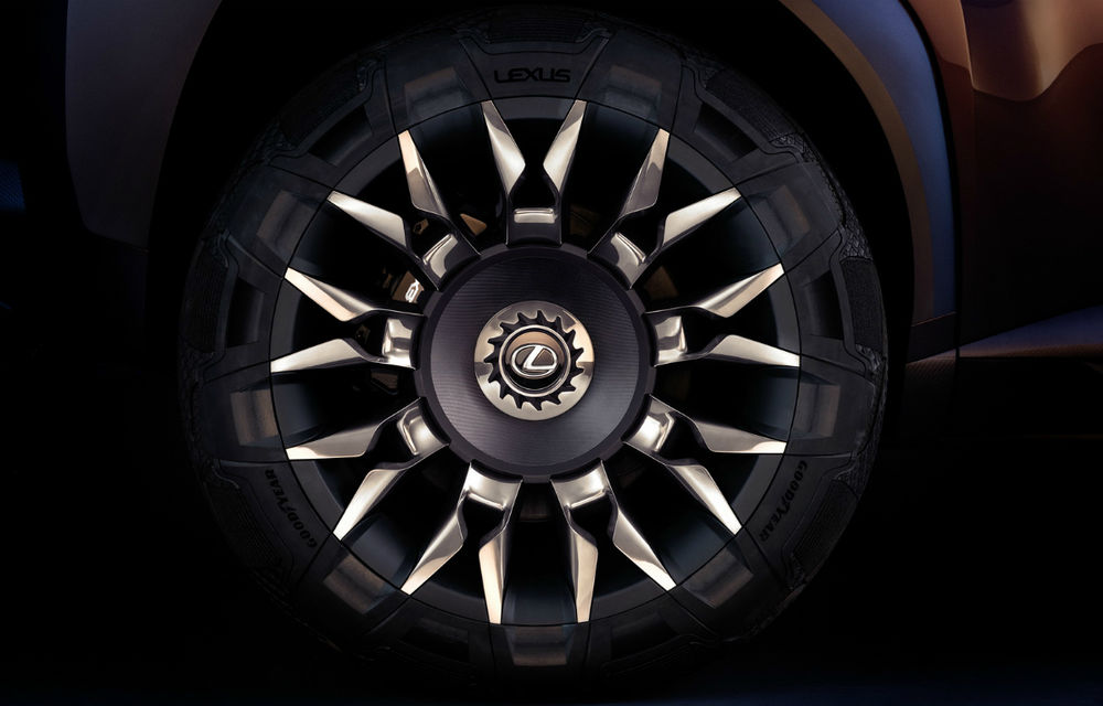 Lexus UX ar putea fi lansat în martie: noul SUV va rivaliza cu BMW X1 și Audi Q2 - Poza 2