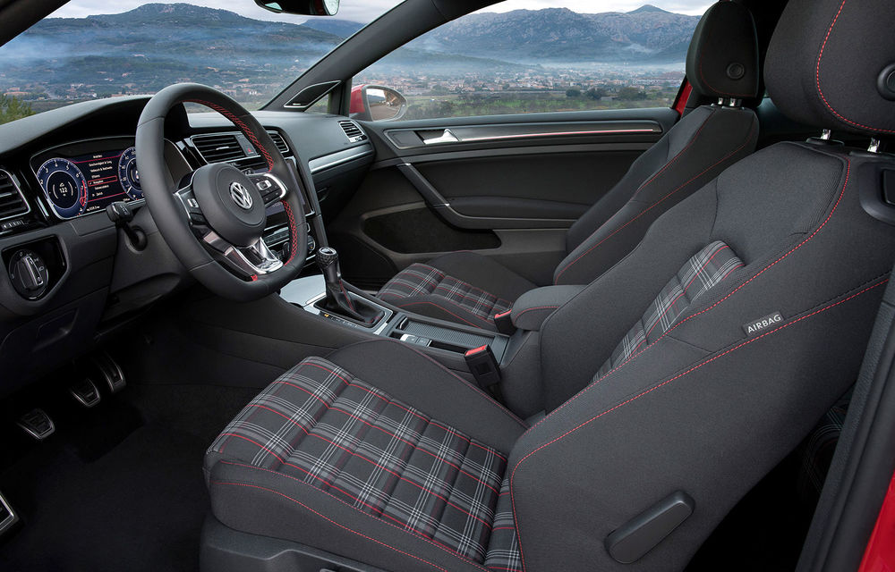 Volkswagen Golf 7 facelift a sosit: motor nou de 1.5 litri, recunoaștere a gesturilor și mai multă putere pentru GTI - Poza 2