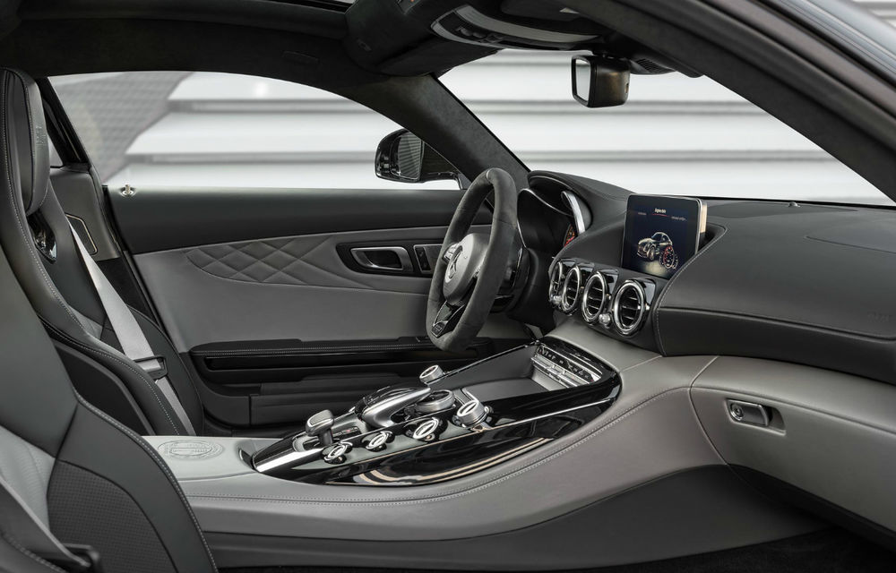 La numai trei ani de la debut, Mercedes AMG GT primește un facelift și o versiune nouă, denumită AMG GT C - Poza 2
