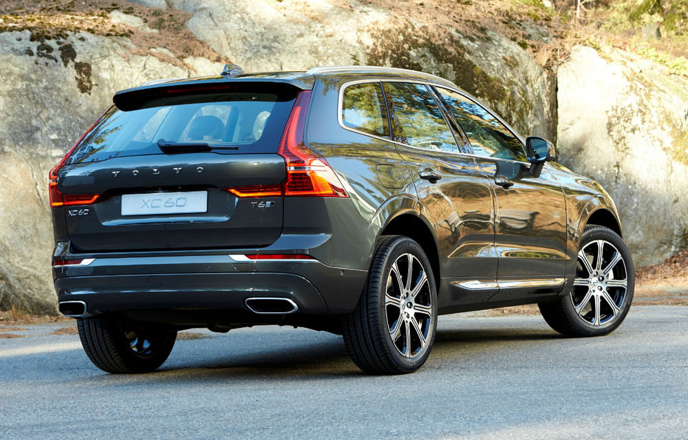 Noul Volvo XC60 va &quot;trage de volan&quot; când nu ești atent: trei sisteme noi te ajută să eviți accidentele pe șosea și autostradă - Poza 4