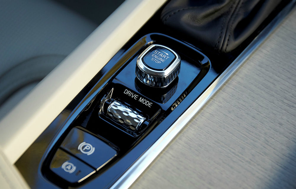 Liderul SUV-urilor compacte premium se întoarce: a început producția noii generații Volvo XC60 - Poza 2