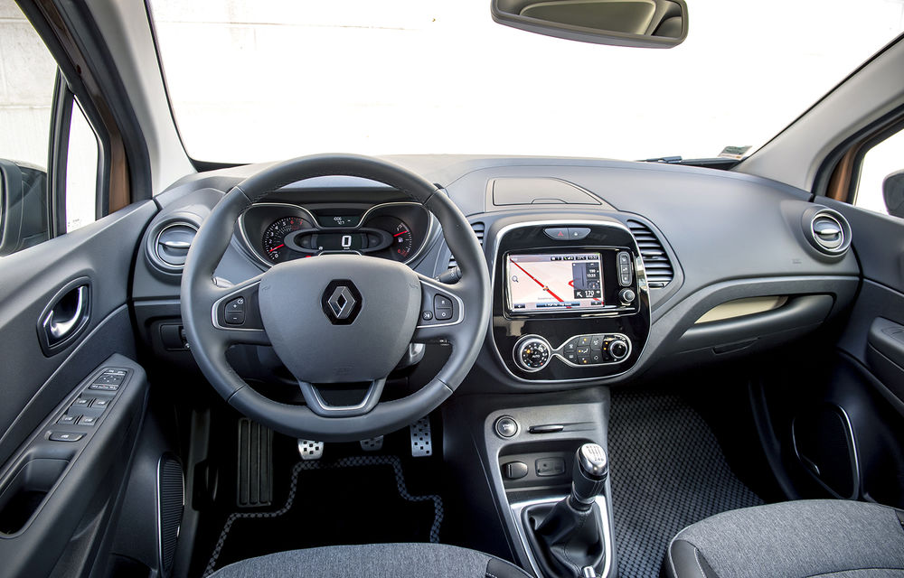 Renault Captur facelift: modificări subtile de design și plafon panoramic pentru cel mai bine vândut crossover de segment B (update foto) - Poza 2