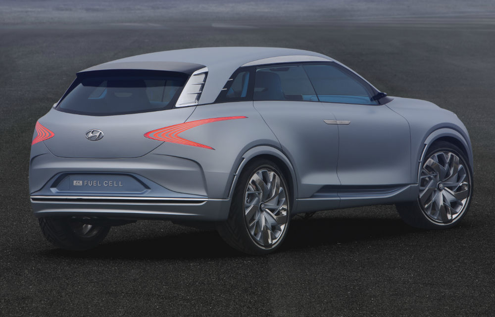Hyundai FE Fuel Cell: conceptul cu autonomie de 800 de kilometri prefațează lansarea unui SUV de serie cu pile de hidrogen în 2018 - Poza 2