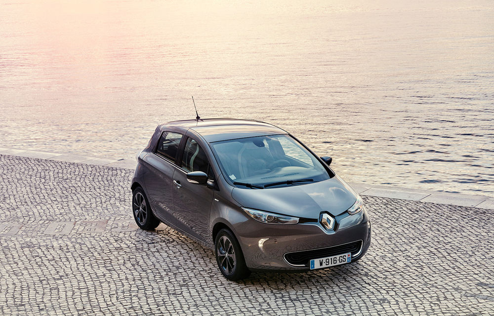 Renault Zoe, disponibil și în România cu motorul de 110 cai putere: noua versiune a mașinii electrice costă 35.000 de euro - Poza 2