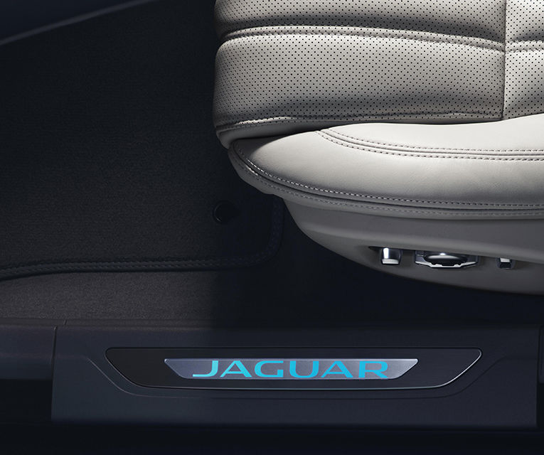 Jaguar s-a răzgândit: XF Sportbrake readuce break-urile în gama mărcii britanice - Poza 2