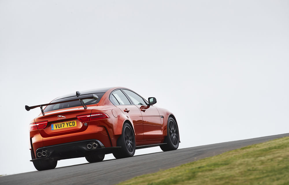 Spirit britanic: Jaguar lansează ediția limitată XE SV Project 8 de 600 CP - Poza 2