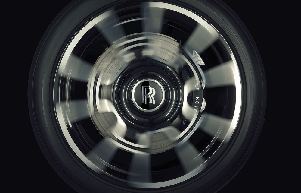 Zorile s-au întunecat: Rolls-Royce Dawn primește tratamentul Black Badge - Poza 2