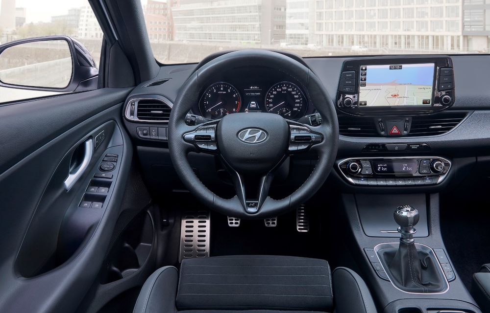 Gama i30 primește modele noi: Hyundai i30 N pentru amatorii de performanță și i30 Fastback pentru cei care preferă stilul coupe - Poza 2